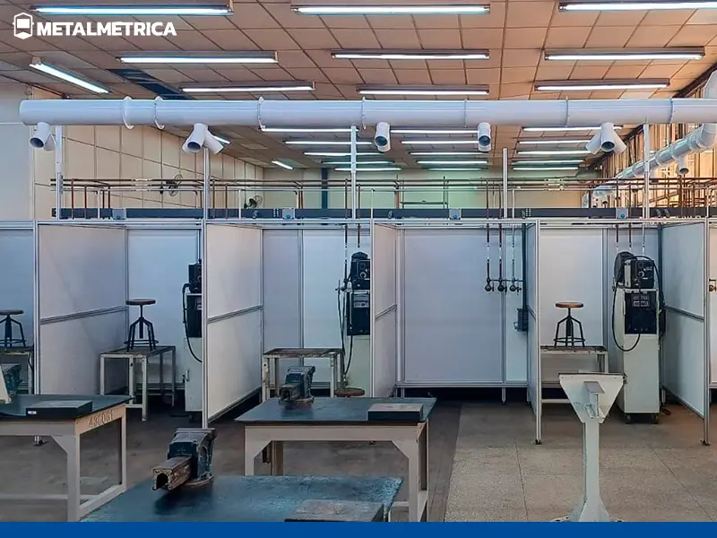 Sistema de exaustão para cabine de soldas - Escola SENAI